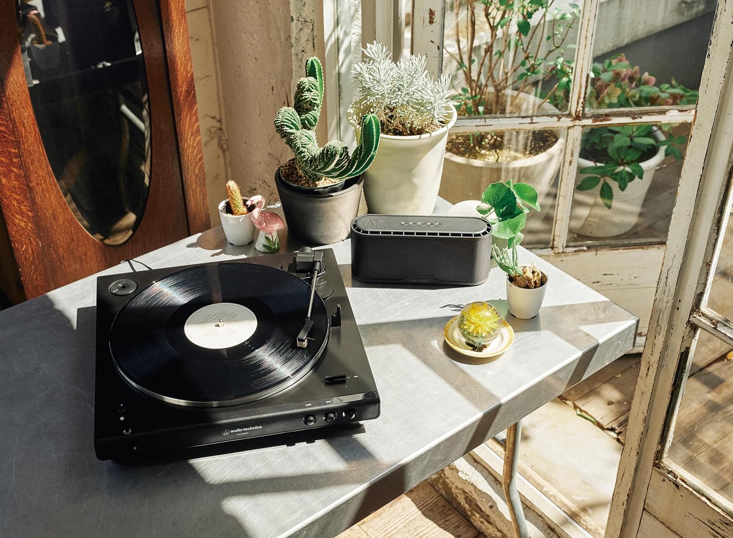 Toca-Discos Audio-Technica Sem Fio com acionamento automático por correia (Belt-Drive) AT-LP60XBT-BK, Preto, Bivolt 120/240V - Imagem 6