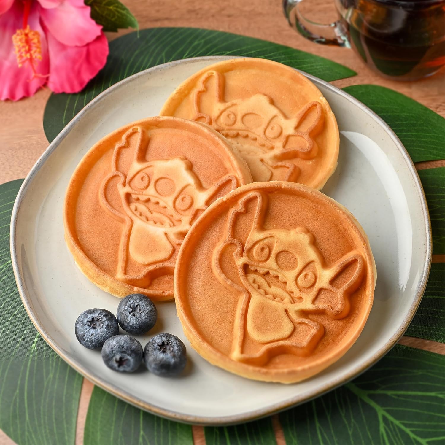 Select Brands Disney Lilo & Stitch Mini waflera de 4 polegadas, bonito aparelho para waffles individuais, possui placas antiaderentes de cerâmica e pés antiderrapantes, para fazer waffles de - Imagem 5