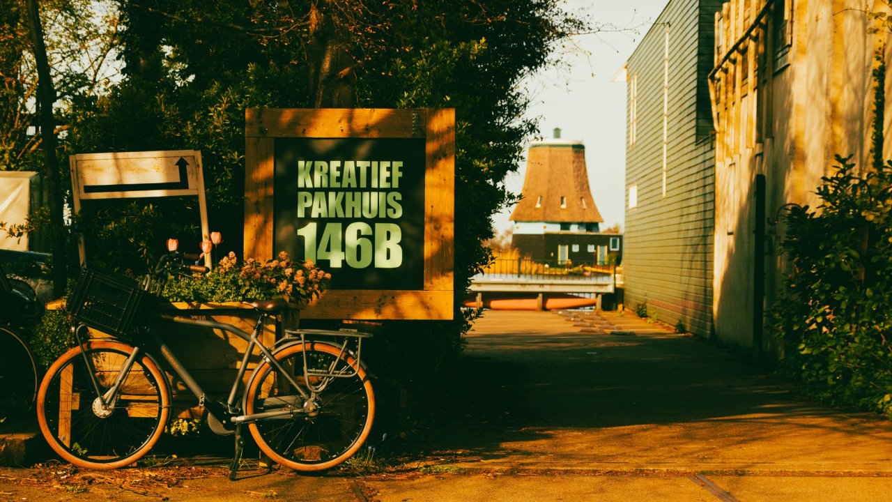 Desenvolvedora de 1666: Amsterdam Pede Desculpas por Uso de IA