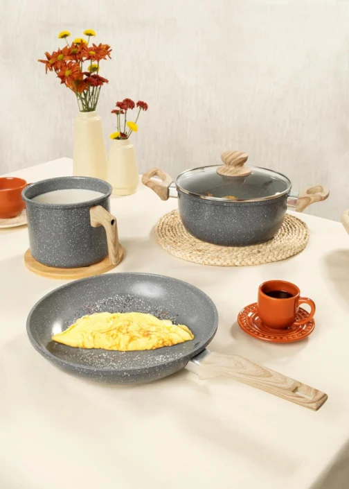 OSTER JOGO DE PANELAS E LEITEIRA MARBLE EDITION DARK GREY – 4 PEÇAS COM REVESTIMENTO CERÂMICO ANTIADERENTE, ALÇAS EM SILICONE ANTITÉRMICO E BASE COMPATÍVEL COM INDUÇÃO - Imagem 7