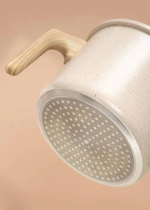 OSTER JOGO DE PANELAS E LEITEIRA MARBLE EDITION CREAM – 4 PEÇAS COM REVESTIMENTO CERÂMICO ANTIADERENTE, ALÇAS EM SILICONE ANTITÉRMICO E BASE COMPATÍVEL COM INDUÇÃO - Imagem 6