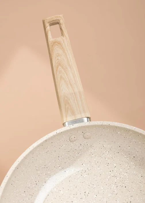 OSTER JOGO DE PANELAS E LEITEIRA MARBLE EDITION CREAM – 4 PEÇAS COM REVESTIMENTO CERÂMICO ANTIADERENTE, ALÇAS EM SILICONE ANTITÉRMICO E BASE COMPATÍVEL COM INDUÇÃO - Imagem 8