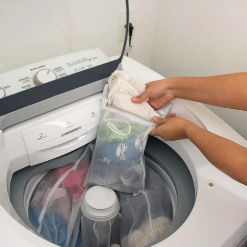 Oikos - Kit 3 Sacos para Lavar Roupas Delicadas P,M e G com Zíper - Imagem 3
